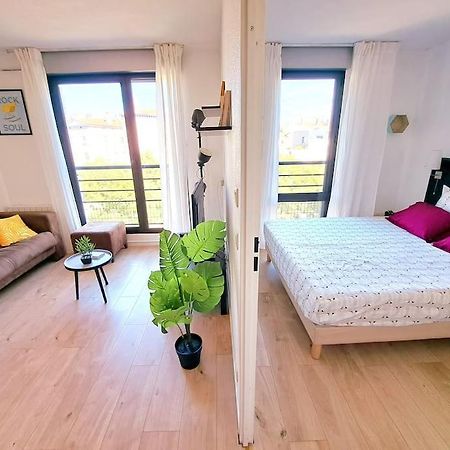 Le Valmy: Appartement Lumineux Au Pied Du Metro Lyon Dış mekan fotoğraf