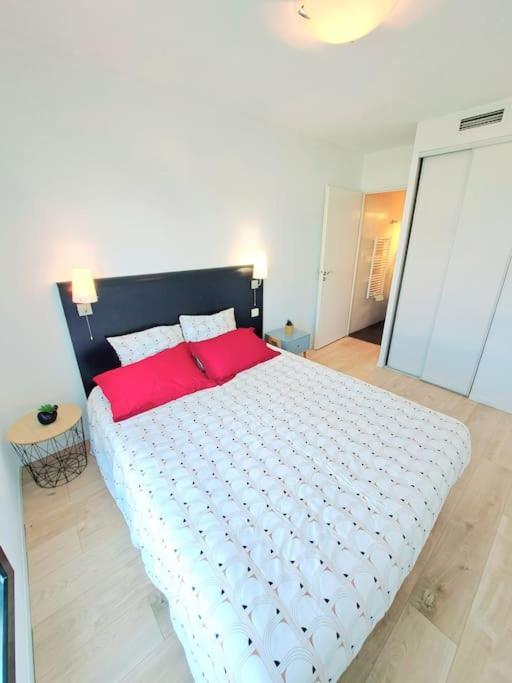 Le Valmy: Appartement Lumineux Au Pied Du Metro Lyon Dış mekan fotoğraf