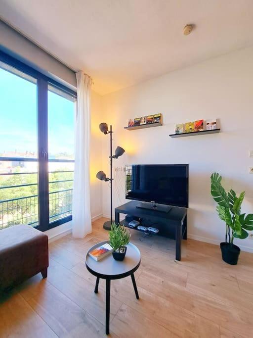 Le Valmy: Appartement Lumineux Au Pied Du Metro Lyon Dış mekan fotoğraf