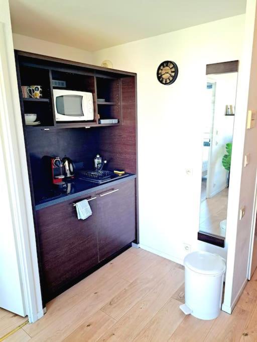 Le Valmy: Appartement Lumineux Au Pied Du Metro Lyon Dış mekan fotoğraf