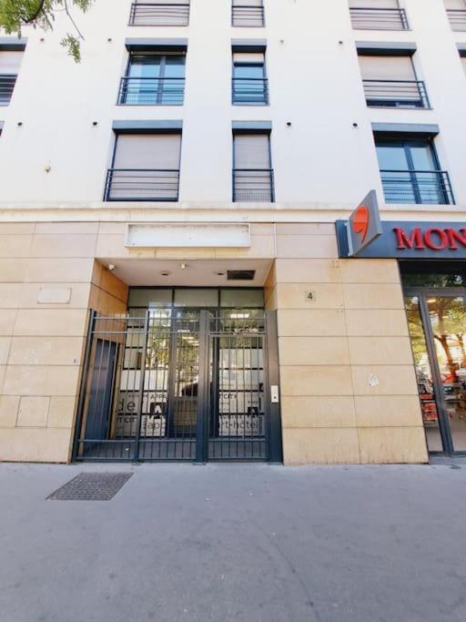 Le Valmy: Appartement Lumineux Au Pied Du Metro Lyon Dış mekan fotoğraf