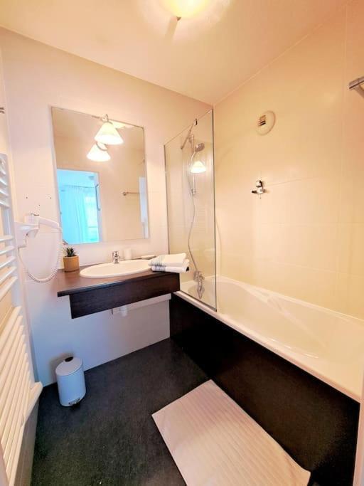 Le Valmy: Appartement Lumineux Au Pied Du Metro Lyon Dış mekan fotoğraf
